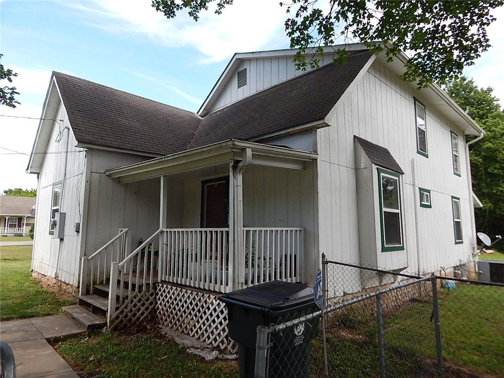 Affordable Space! Approx. 2,058 sq.ft. 5BR, 2BA home with living room, kitchen, dinning area, small unfinished basement, large detached garage with concrete floor and power, carport, chain link fenced yard, located very close to downtown area, schools, shopping.