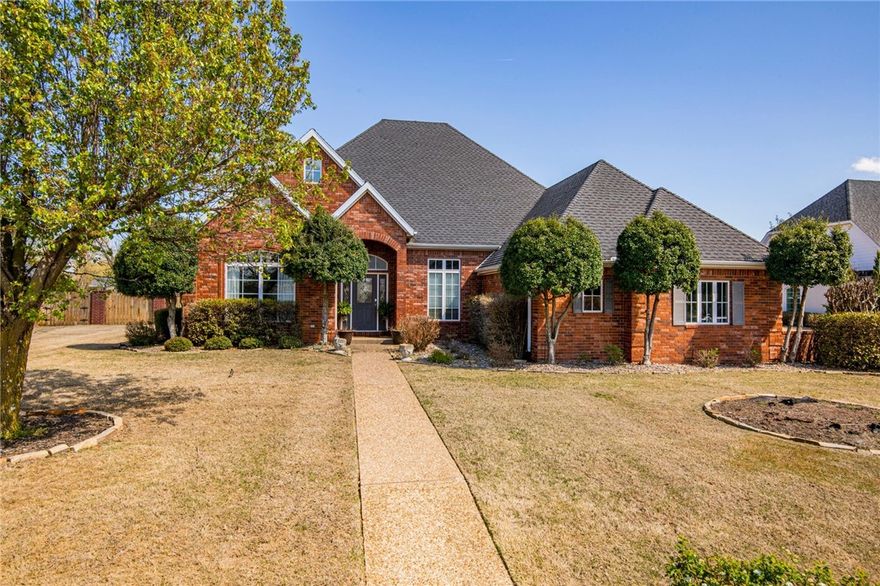 Great opportunity to get into a smaller one level home in Pinnacle CC. Open floorplan; spacious backyard great for a pool! Laundry room with sink. New: oven, microwave, garage doors, stove top, NEST Thermostats, shower heads, light fixtures, anti-fog mirrors and ceiling fans. Newer sprinkler system.