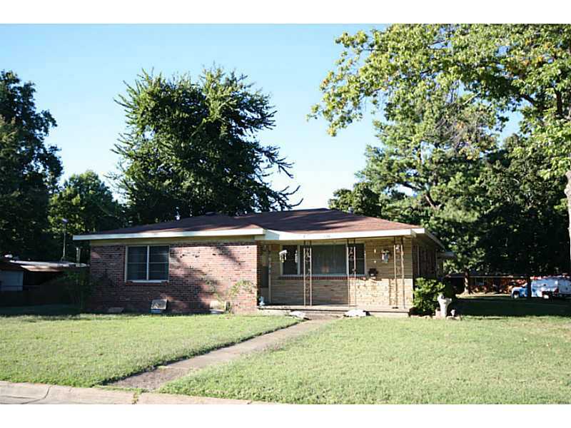 3 BED & 2 BATH HOUSE IN ROGERS, ALL NEW PAINT, BONUS ROOM, NEW FIXTURES, CORNER LOT. CLOSE TO ABOUT EVERYTHING.