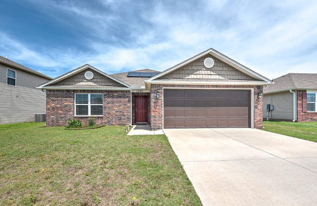 Minutes from Bentonville West High School. New privacy fence.