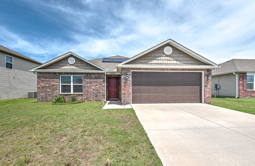 Minutes from Bentonville West High School. New privacy fence.