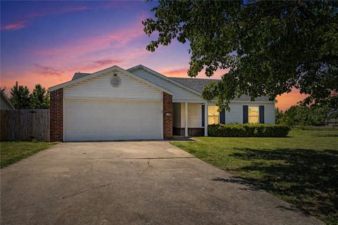 Photo of 1100 Tunbridge Drive, Bentonville, AR 72712 (MLS # 1343918)