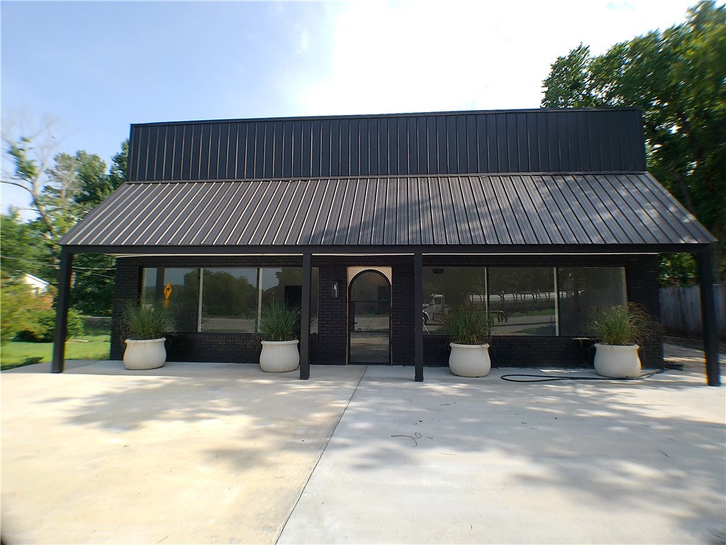 Beautifully remodeled retail or office space. All bills paid except phone and data. Great visibility on a high traffic street. Outstanding finishes. Please see attached offering memorandum.
