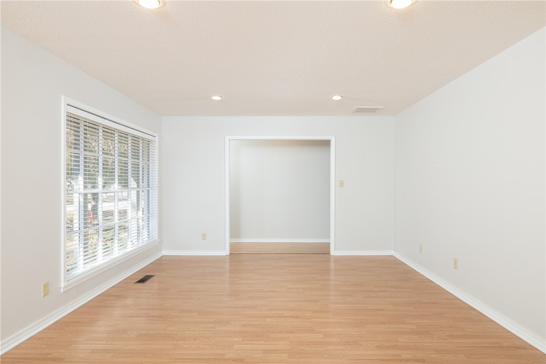 Oaks Manor Sub - Residential