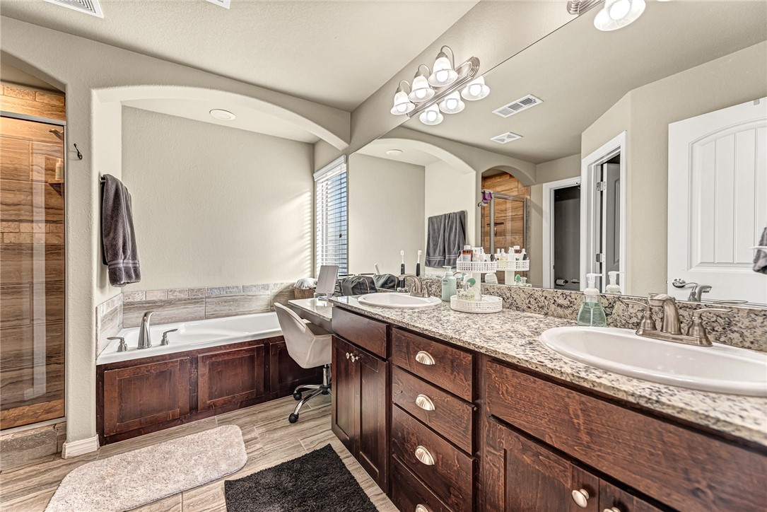 Chelsea Point Ii Rogers - Residential