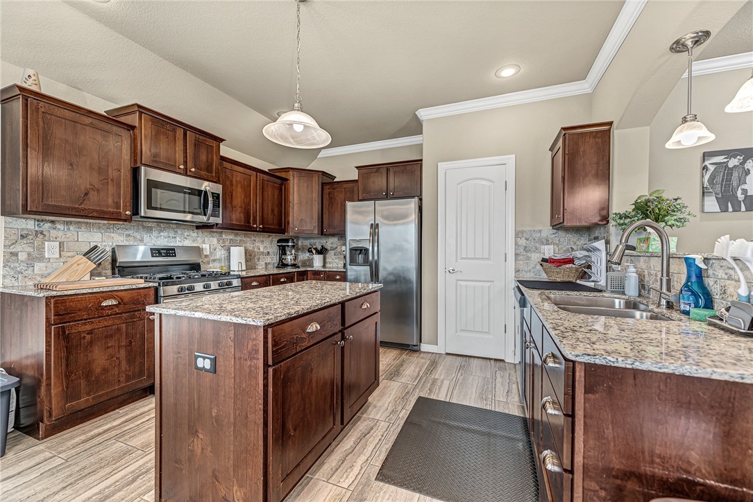 Chelsea Point Ii Rogers - Residential