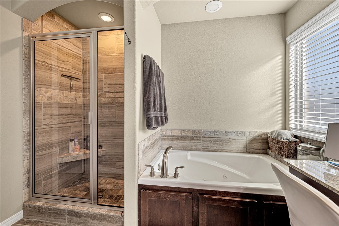 Chelsea Point Ii Rogers - Residential