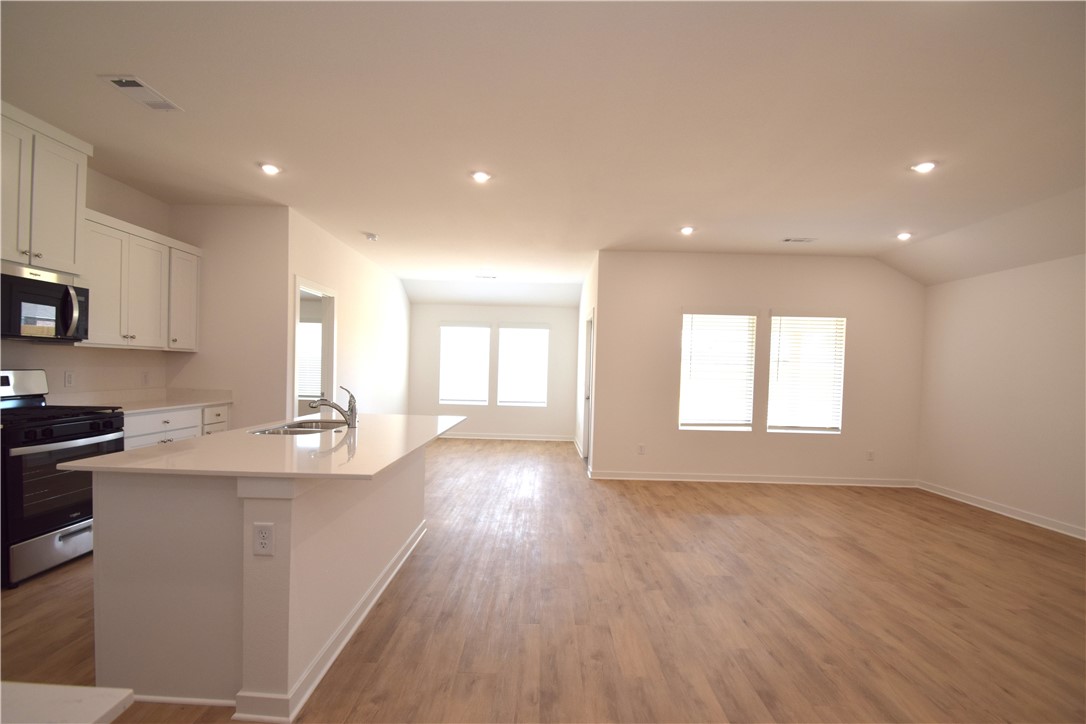 Wagon Wheel Crossing - Residential Lease