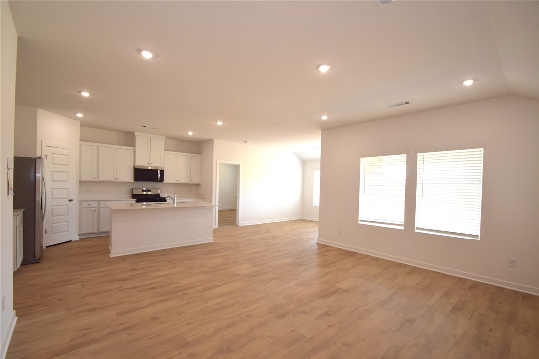 Wagon Wheel Crossing - Residential Lease