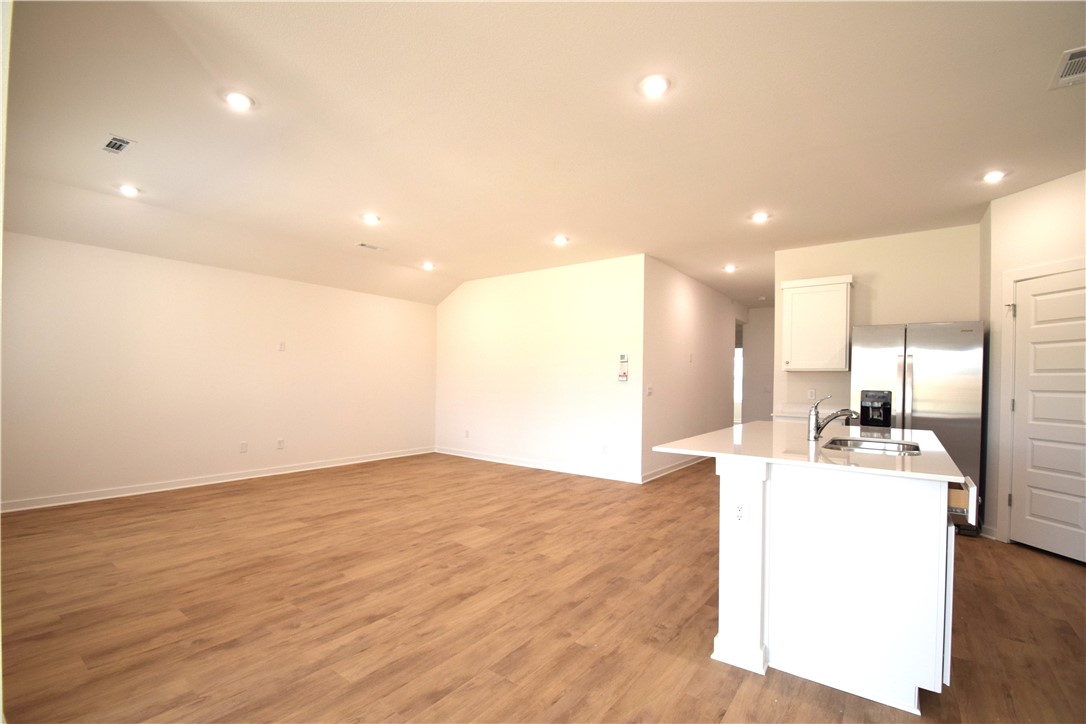 Wagon Wheel Crossing - Residential Lease