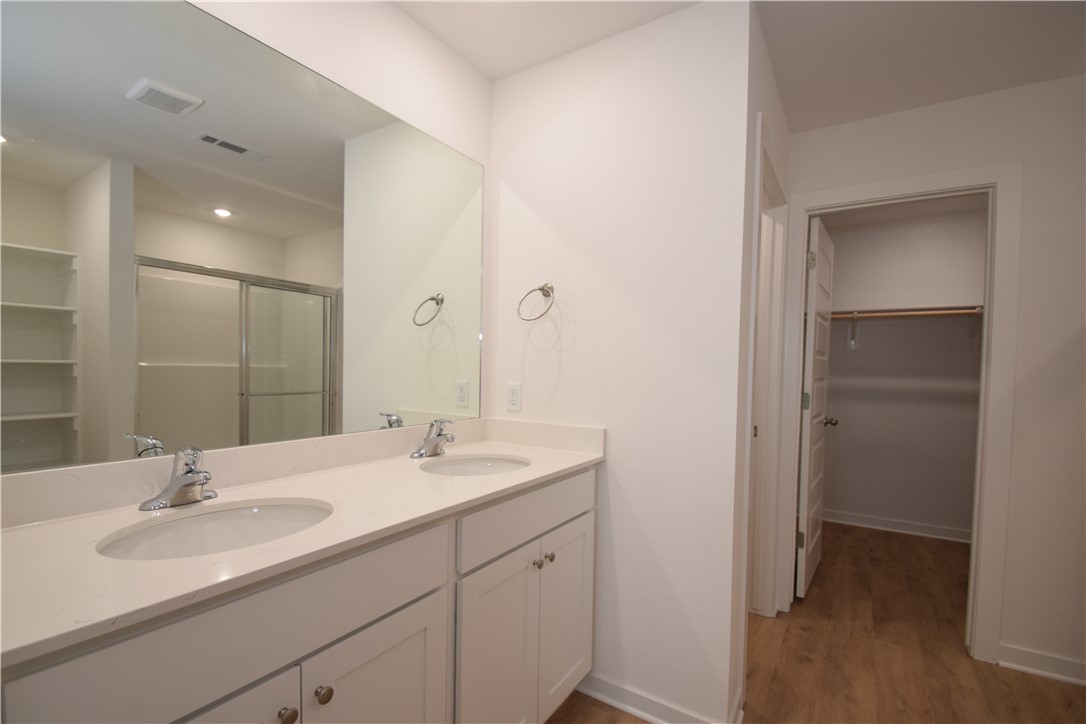 Wagon Wheel Crossing - Residential Lease