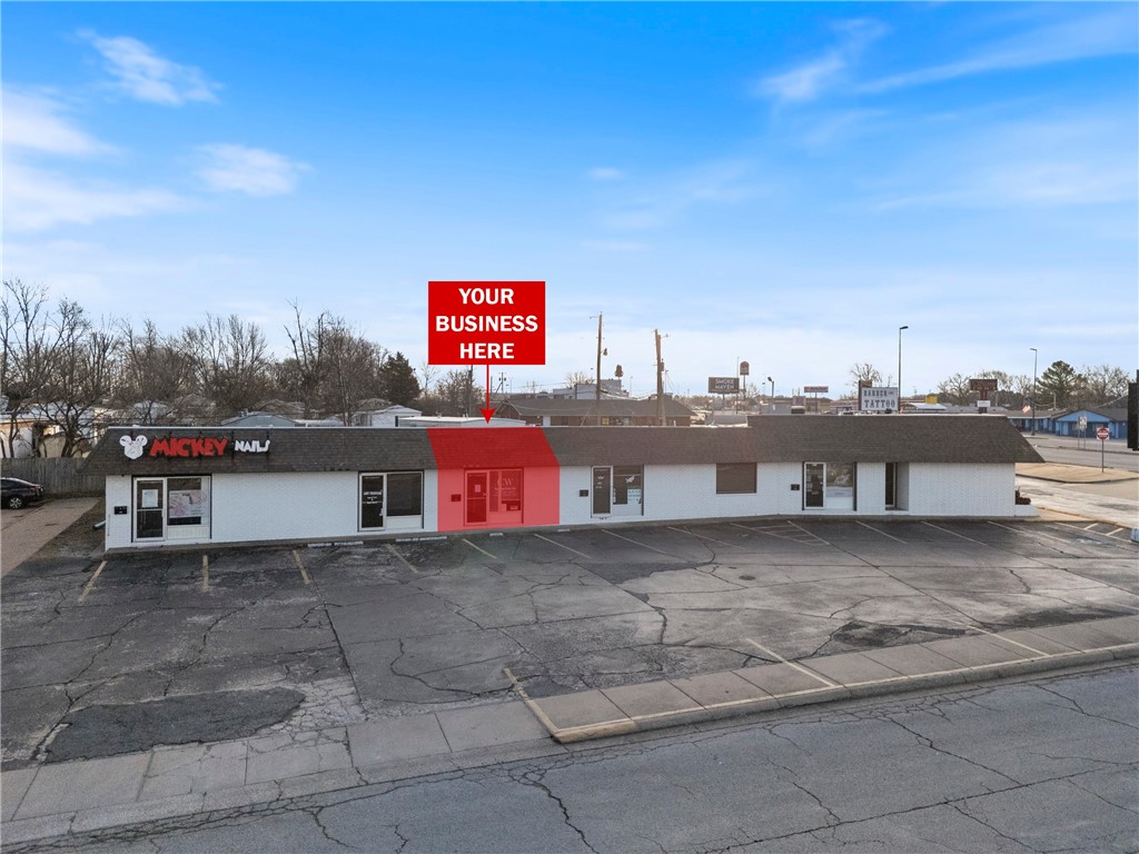 This excellent +/- 972 SF office space is conveniently located just off US-412 in Siloam Springs, offering prime visibility and accessibility. This suite includes a welcoming reception area, private office, open workspace area, storage closets, and a private restroom, making it ideal for a variety of professional uses. Positioned at the intersection of U-412 (29,000 VPD) and Dogwood St (1,700 VPD), this location ensures excellent exposure. Additionally, it is less than a mile from Walmart Neighborhood Market and surrounded major national retailers such as Harbor Freight, Dunham's Sports, KFC, Sonic Drive-In, O'Reilly Auto Parts, and more. This is a fantastic opportunity to establish your business in a thriving commercial area!