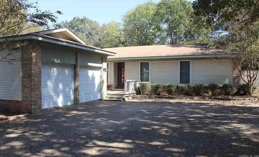Beautiful 3 bed, 2 bath home. Enjoy a spacious layout with a cozy fireplace in the living room and a great back deck, perfect for relaxing or entertaining. This home is ready for you to make it your own. Schedule a showing today!