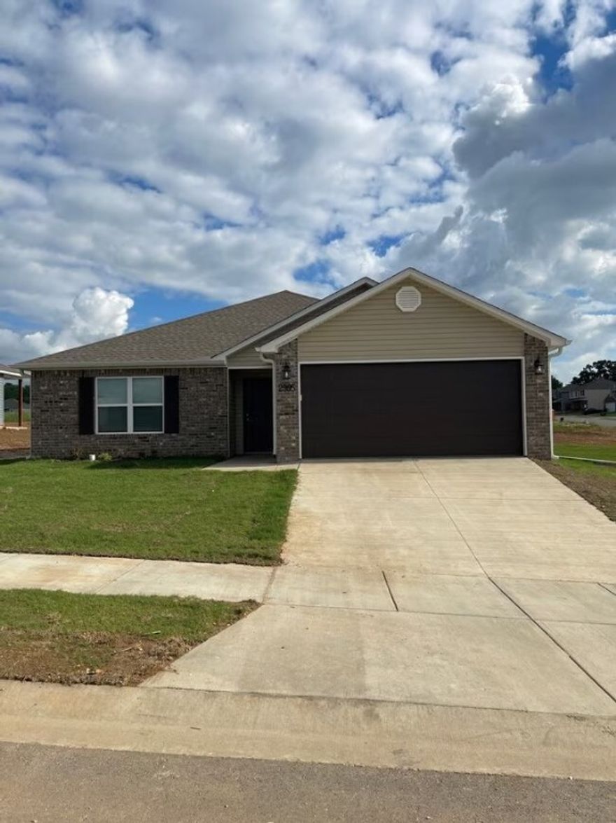 Come see this beautiful, newer home for lease in West Fayetteville! You’ll love the location, close to trails and parks, Holcomb Elementary School, Hott Middle School, and just off Exit 65 on I-49 for easy access to work and school. Refrigerator and washer/dryer units are included with this home. This house will fit your needs, making life easy for you here in the great town of Fayetteville, Arkansas!