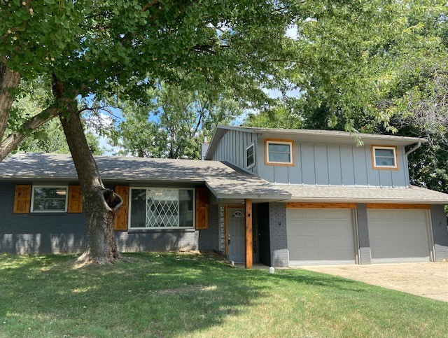 Great family home, plenty of space with 4 bedrooms and 3 bathrooms. Covered back patio. Convenient location.