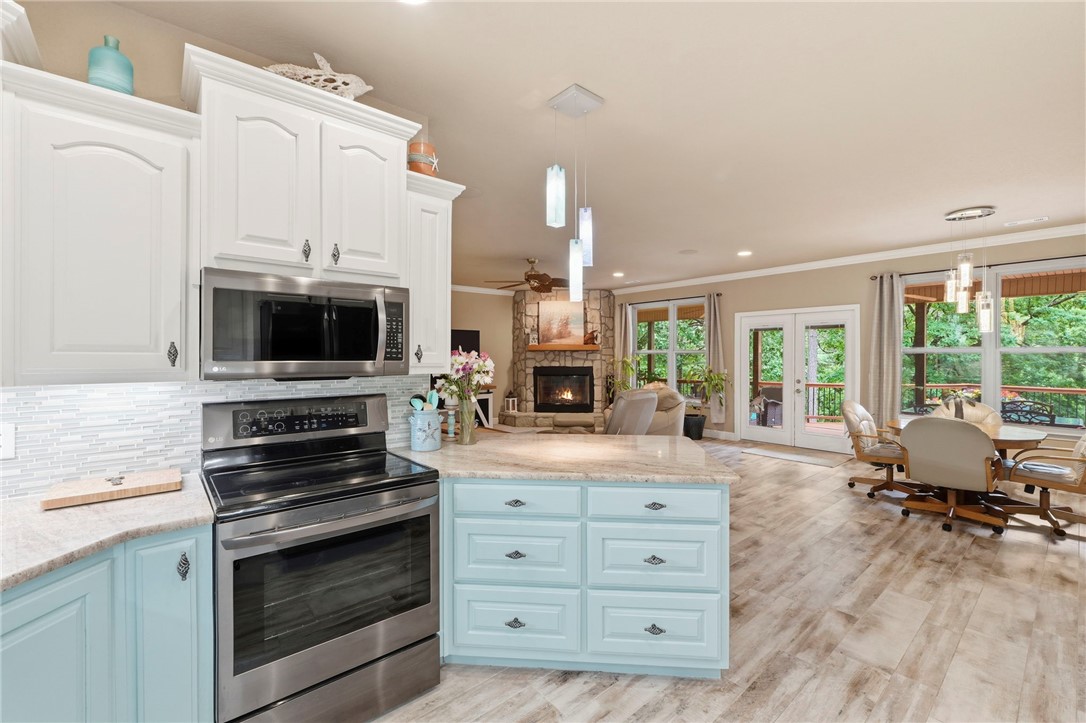 Point At Falls Hollow, The - Residential