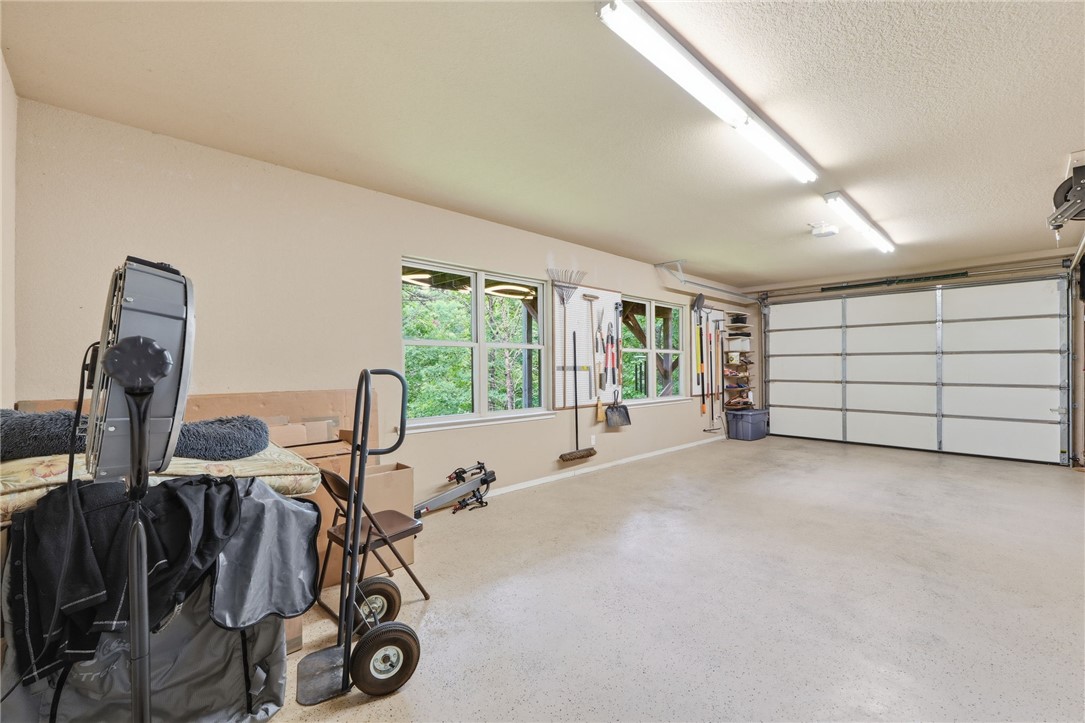 Point At Falls Hollow, The - Residential