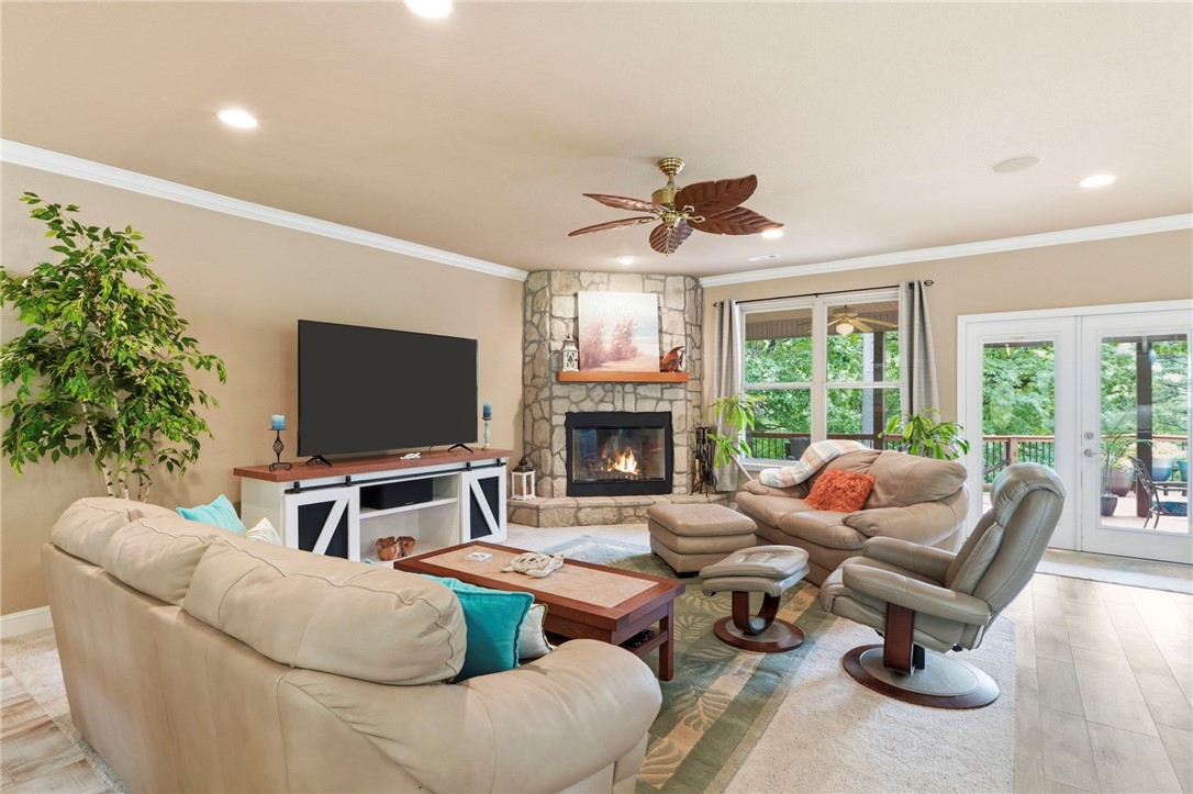 Point At Falls Hollow, The - Residential