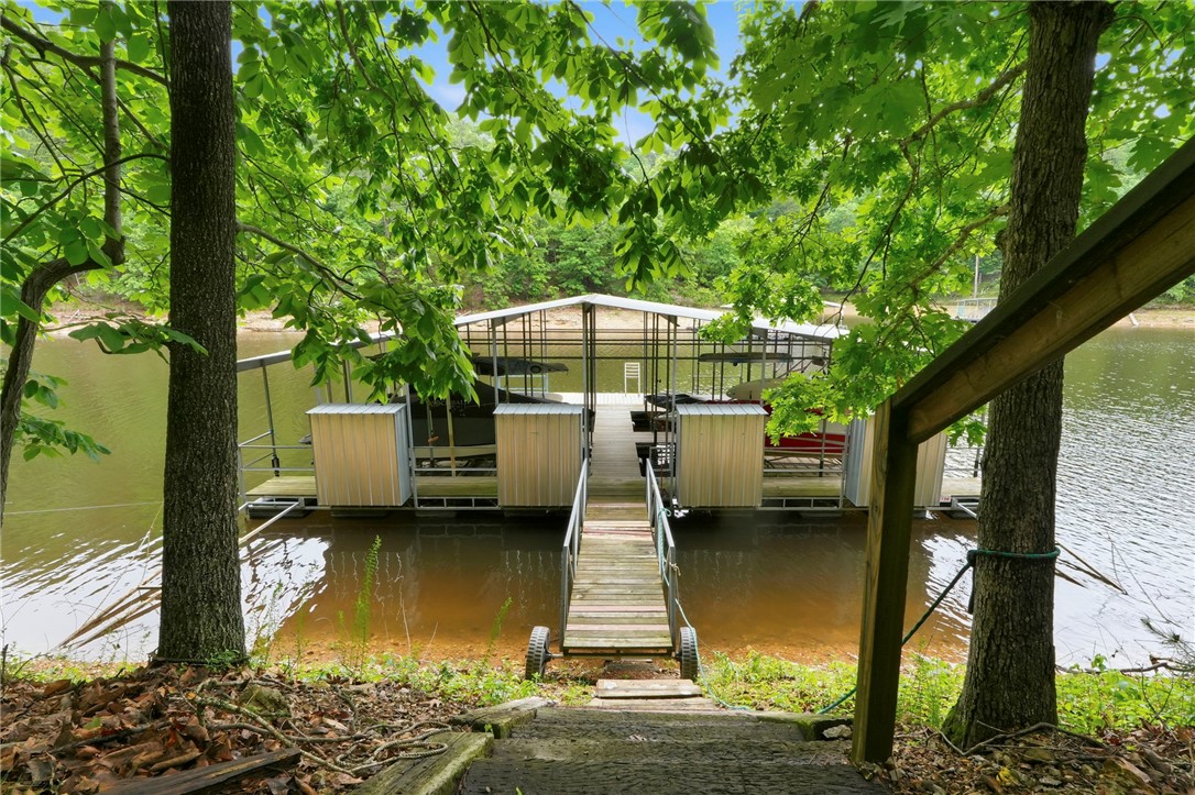 Point At Falls Hollow, The - Residential
