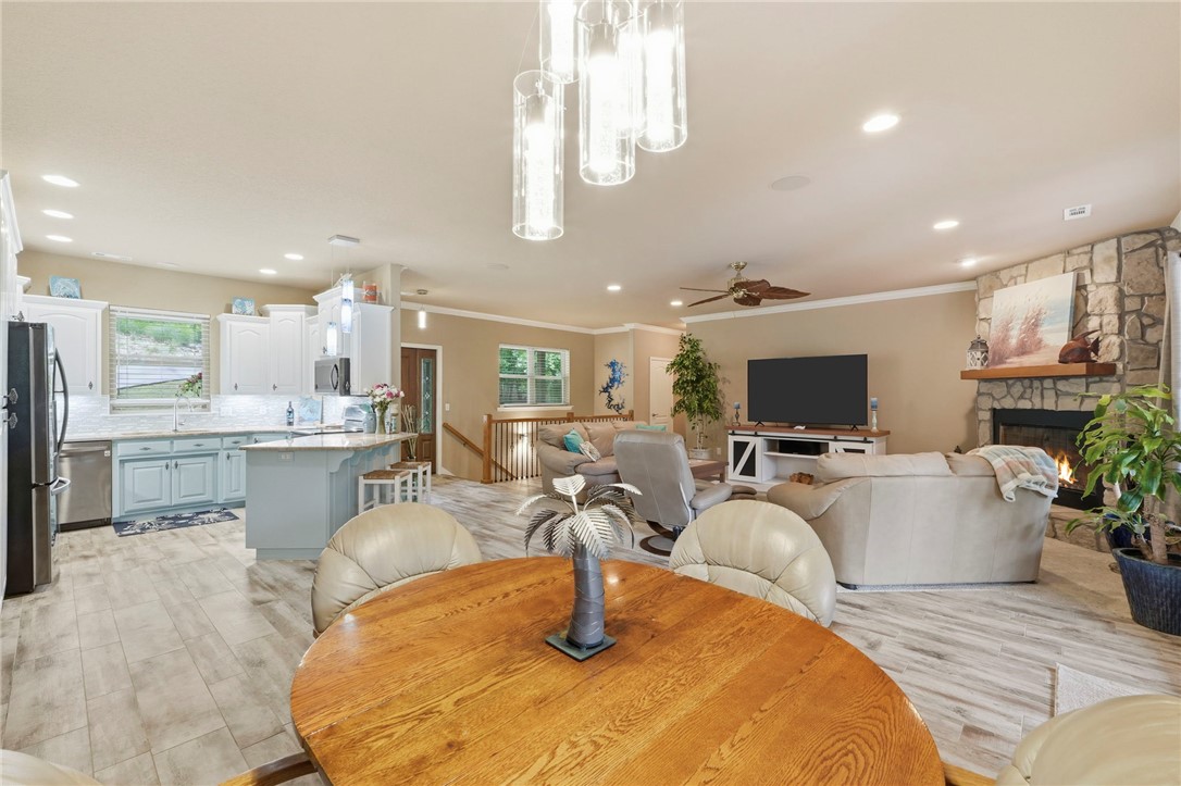 Point At Falls Hollow, The - Residential