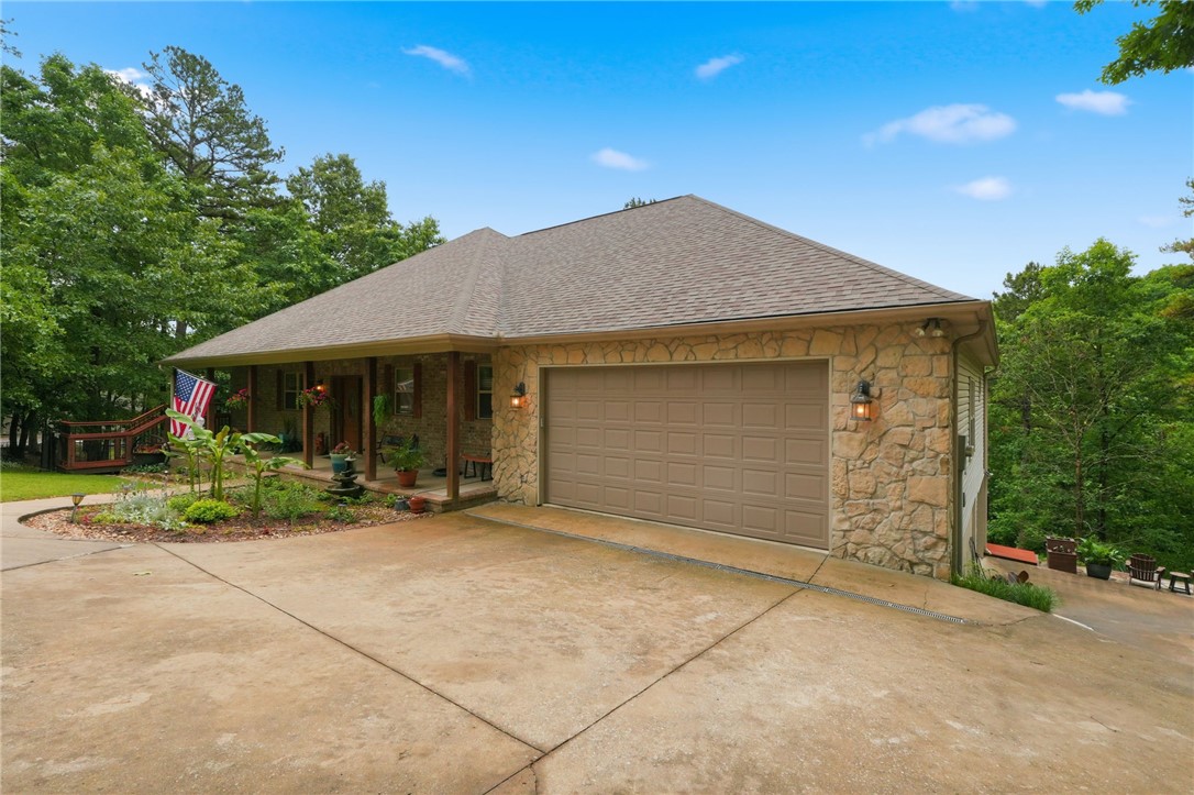 Point At Falls Hollow, The - Residential