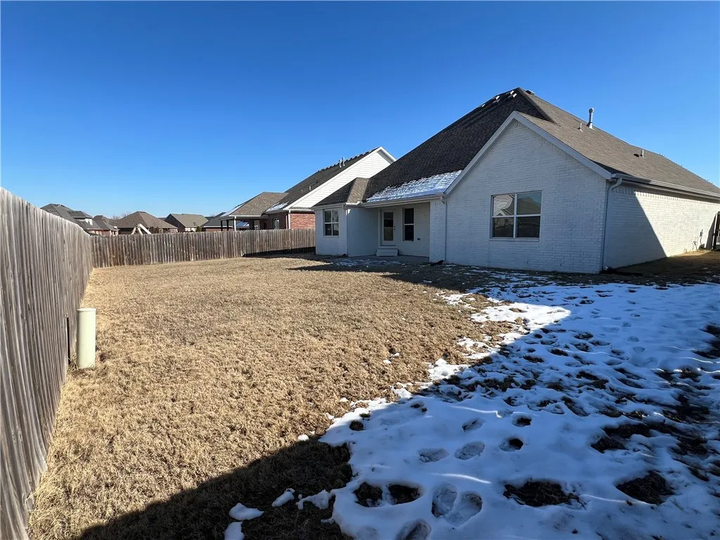 Bentonville, Arkansas 72712, United States, 4 Bedrooms Bedrooms, ,2 BathroomsBathrooms,Residential,Pending,18450