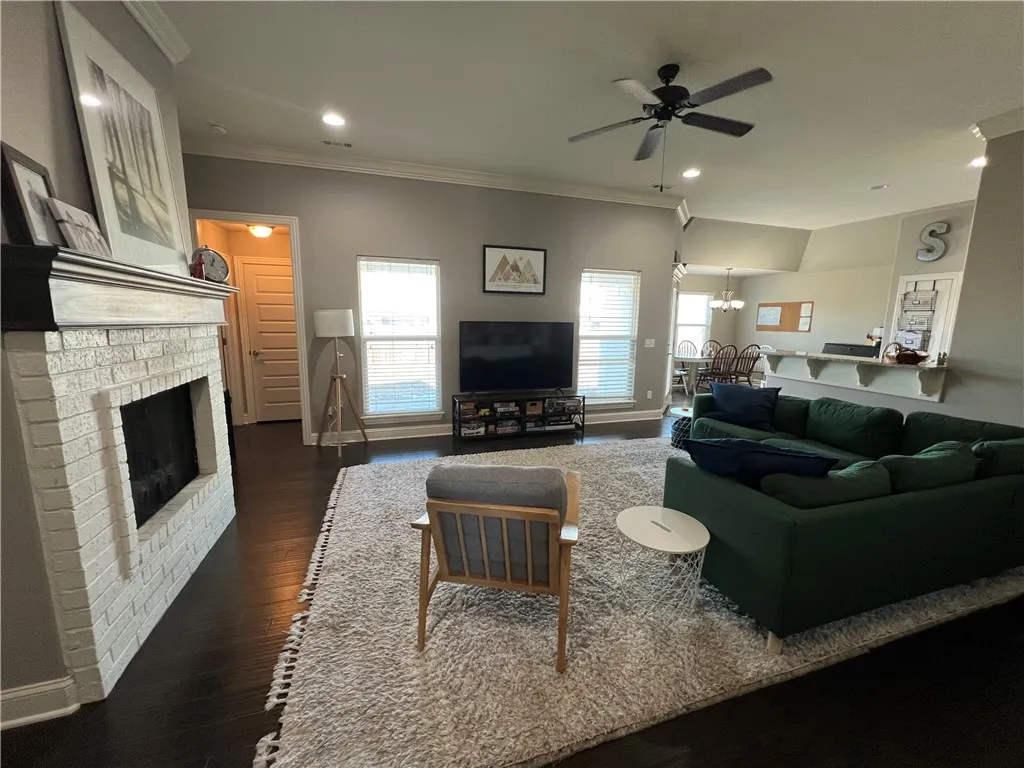 Bentonville, Arkansas 72712, United States, 4 Bedrooms Bedrooms, ,2 BathroomsBathrooms,Residential,Pending,18450