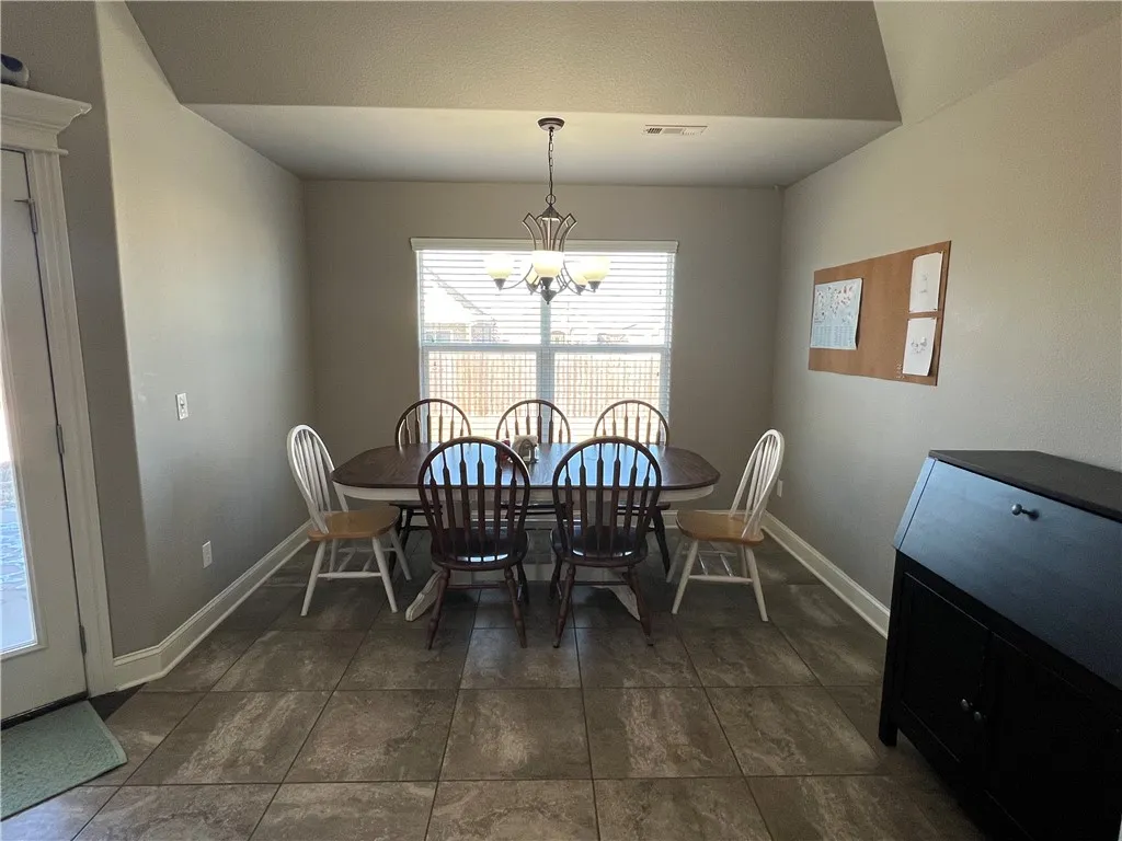 Bentonville, Arkansas 72712, United States, 4 Bedrooms Bedrooms, ,2 BathroomsBathrooms,Residential,Pending,18450