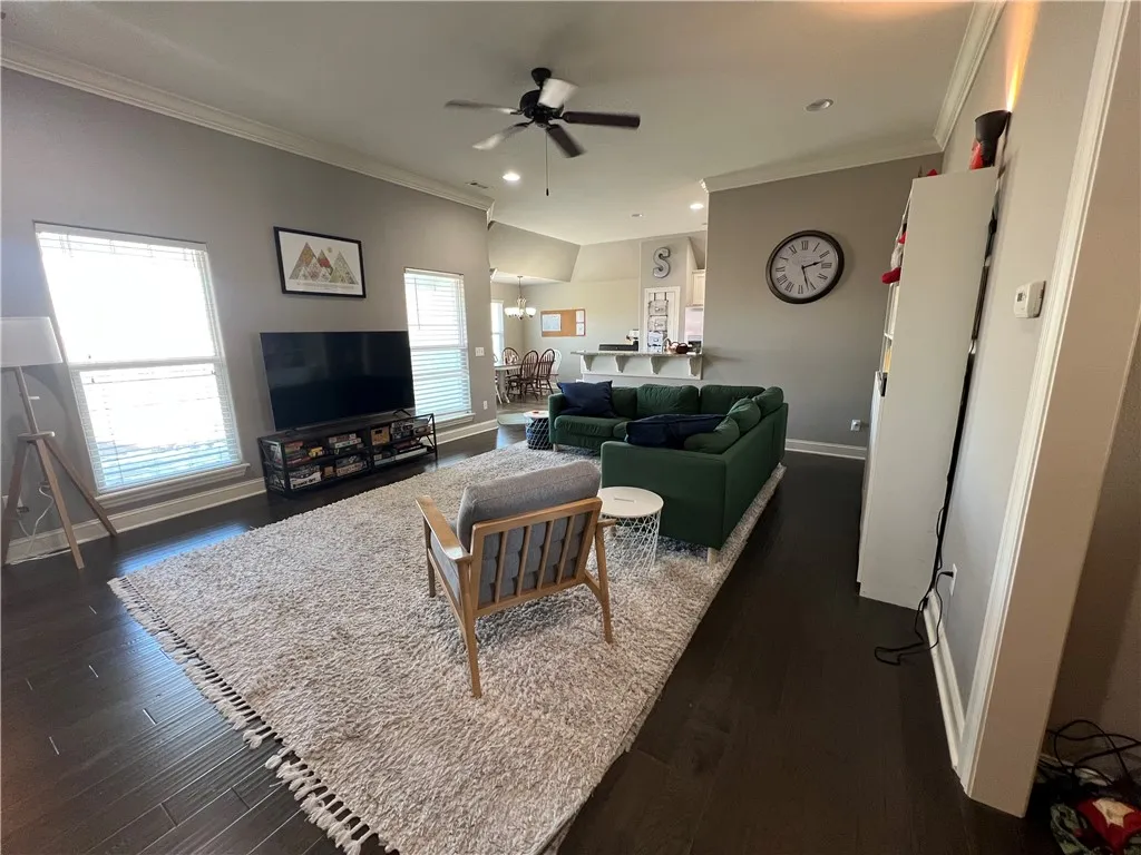 Bentonville, Arkansas 72712, United States, 4 Bedrooms Bedrooms, ,2 BathroomsBathrooms,Residential,Pending,18450