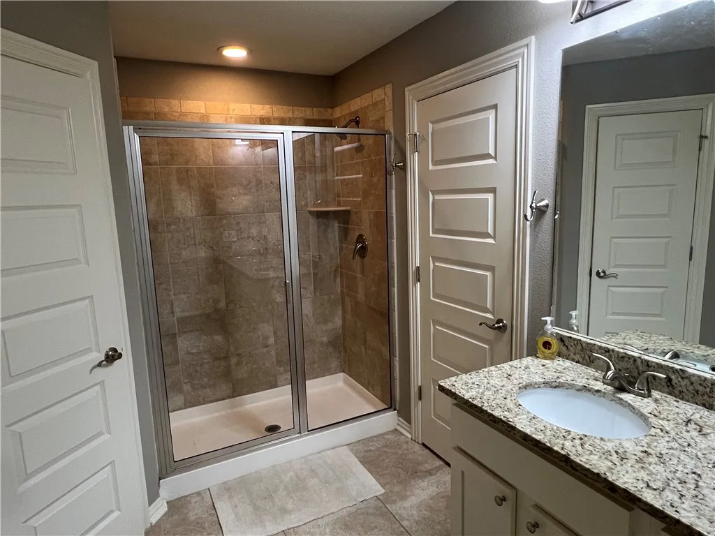 Bentonville, Arkansas 72712, United States, 4 Bedrooms Bedrooms, ,2 BathroomsBathrooms,Residential,Pending,18450