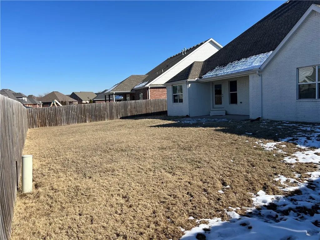 Bentonville, Arkansas 72712, United States, 4 Bedrooms Bedrooms, ,2 BathroomsBathrooms,Residential,Pending,18450