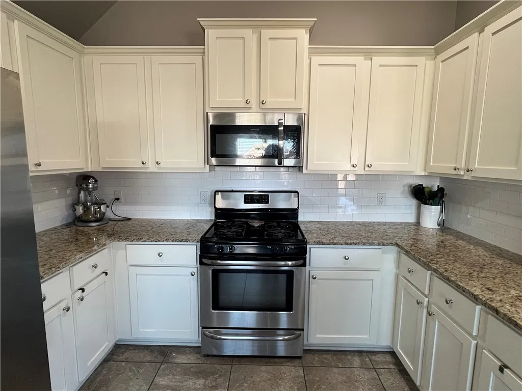 Bentonville, Arkansas 72712, United States, 4 Bedrooms Bedrooms, ,2 BathroomsBathrooms,Residential,Pending,18450