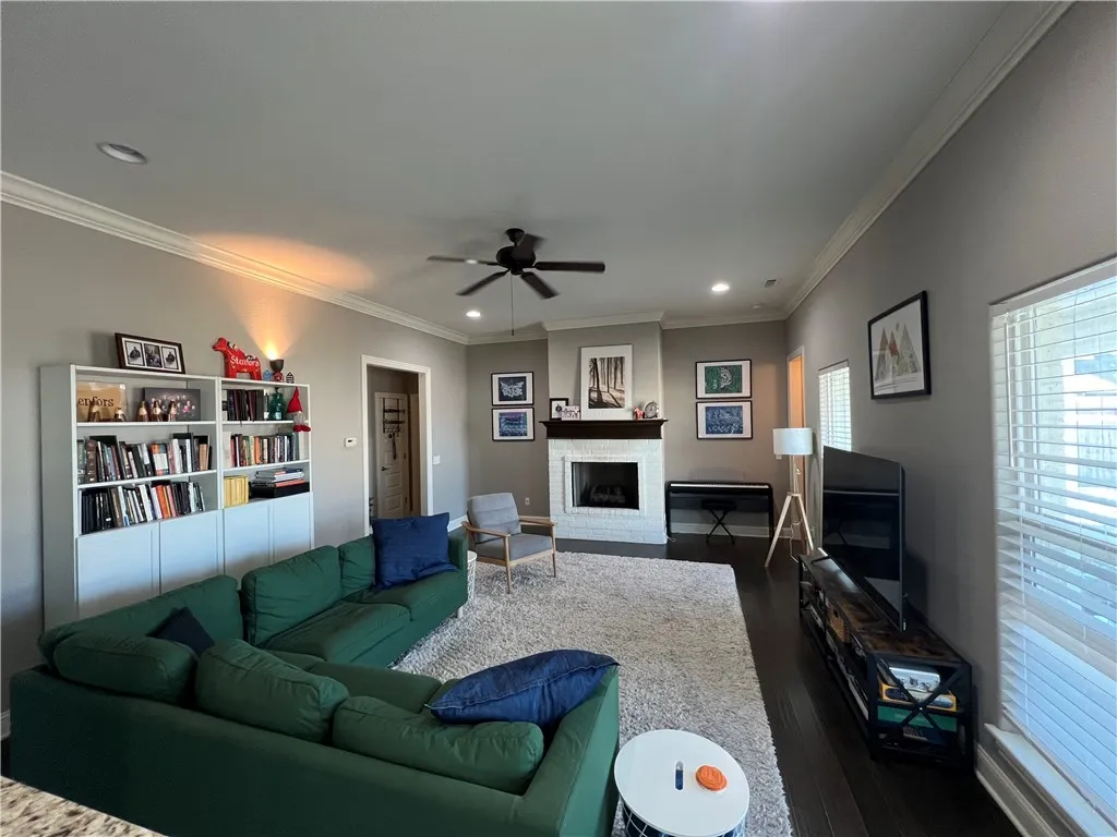 Bentonville, Arkansas 72712, United States, 4 Bedrooms Bedrooms, ,2 BathroomsBathrooms,Residential,Pending,18450