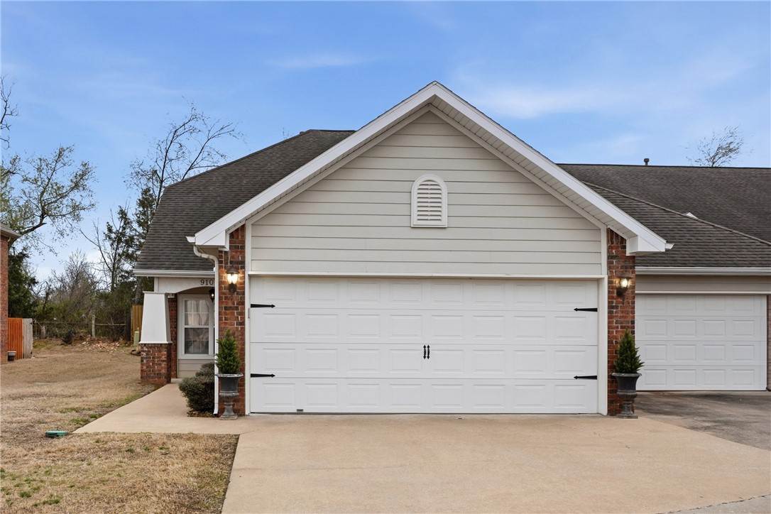 Homes At Oakmont Horizontal Prop Rogers - Residential