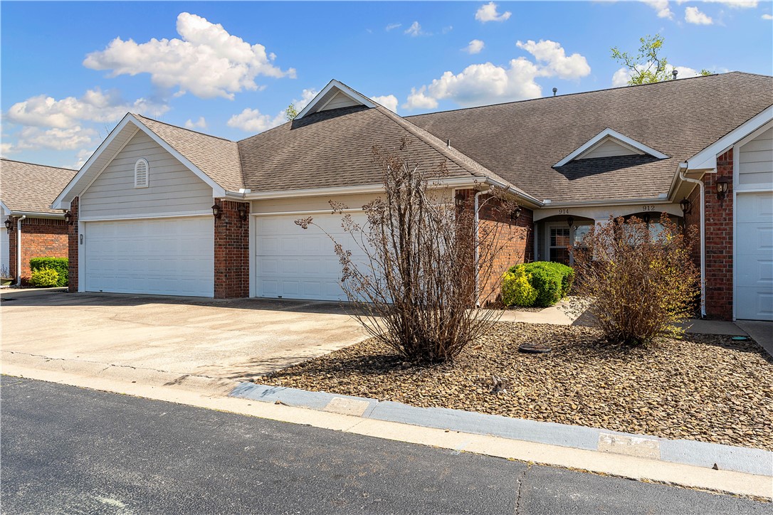 Homes At Oakmont Horizontal Prop Rogers - Residential