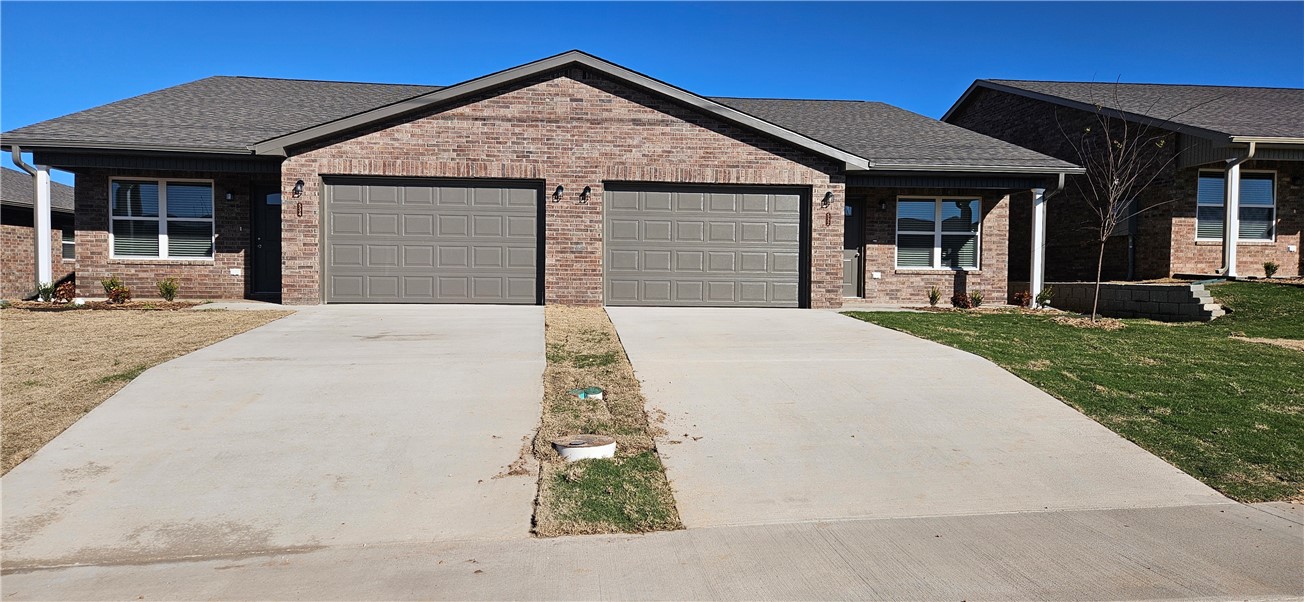 Brand new duplexes in Bentonville close to NWA Reginal Airport for lease. Home features 3 bedrooms, 2 bathrooms, 2 car garage, LVP throughout home, granite countertops, ceiling fans, open floorplan, covered back patio for grilling/entertaining, fenced in yard and all appliances included. 1 month free rent for tenant with all 1-year leases signed by May 1, 2025.