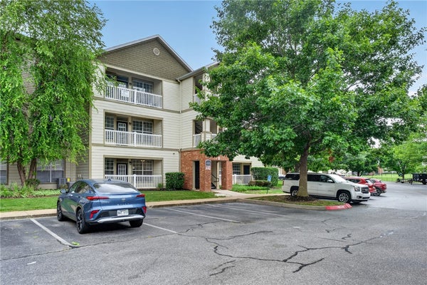 4261 NE MEADOW CREEK CIR APT 305, FAYETTEVILLE, AR 72703 - Image 392149b4fe367d5971209e8a968aba08/2073668704