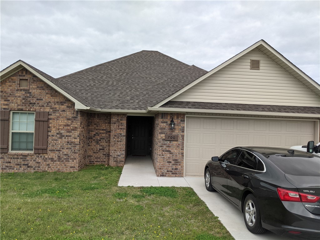 3 bed 2 bath home with large closets in each room, close to gentry Schools and downtown. NO Showings until Thursday 5/6/2021