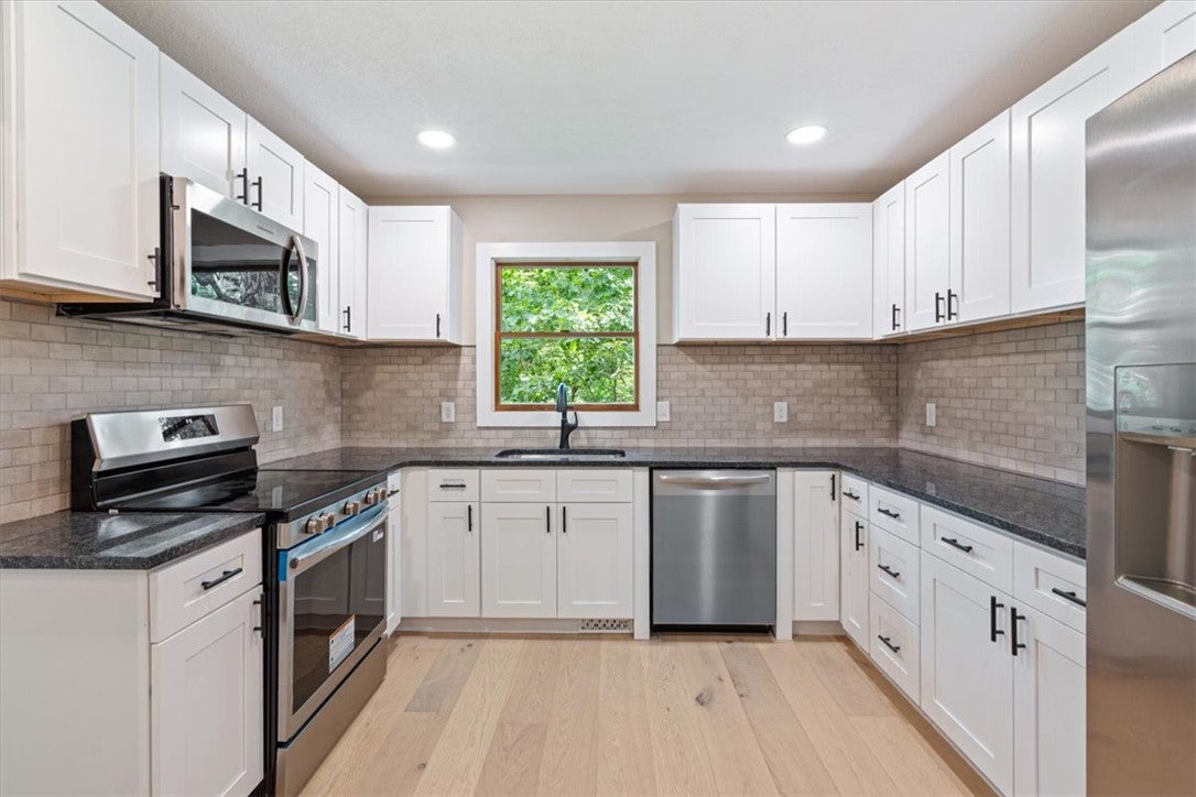 30 Burnham Drive - Photo 4