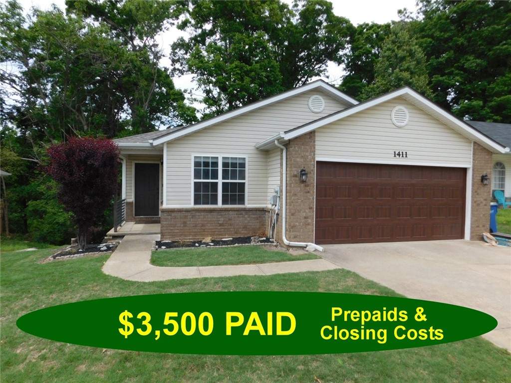Newly remodeled with a location that can't be beat. This home is just minutes away from the New Walmart Campus, and all of the attractions in Downtown Bentonville. Easy access to I-49 makes this home convenient to all of NWA. You will be within riding distance of world class mountain Biking trails, and close to Crystal Bridges. This home has a new roof from 2024, new AC unit and furnace, new water heater, new garage door, and new appliances. This home has just been updated with new granite counter tops in the kitchen, fresh paint and new flooring throughout. Enjoy your morning coffee from the great view on the back deck with plenty of trees and privacy. Don't let this jewel slip by. Seller to offer $3500 in prepaids & closing costs to qualified buyer. Agent owned