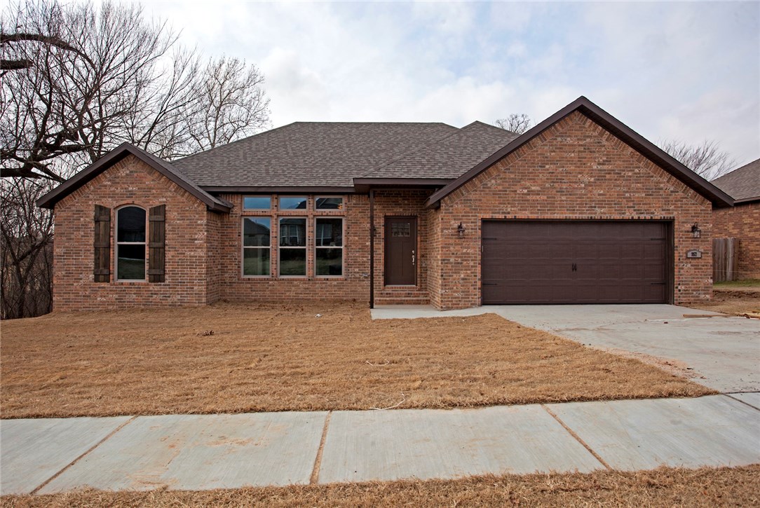 Gorgeous NEW high quality home in great neighborhood built by John Easterling. Home features hardwood floors, granite counters, gas log fireplace and open floor layout. 3 Bedrooms, 2 full baths and 2-car garage. Bentonville school district. Come check out this great home before its too late - will go quickly. One year builders warranty.