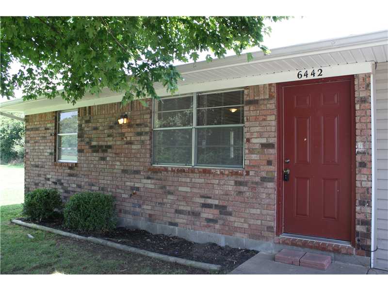 COZY 3 BED, 1 BATH DUPLEX CONVENIENTLY LOCATED JUST OFF DOUBLE SPRINGS RD. GAS COOK STOVE, REFRIGERATOR AND WASHER/DRYER HOOK UPS.