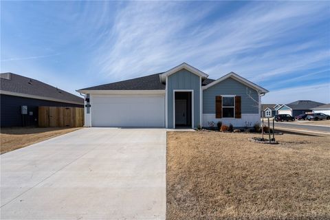 Photo of 302 E Seville Street, Siloam Springs, AR 72761 (MLS # 1335424)