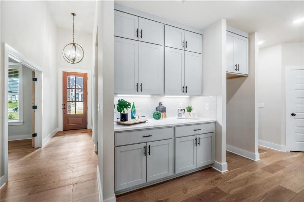 JENNA ESTATES-GRAVETTE - Residential