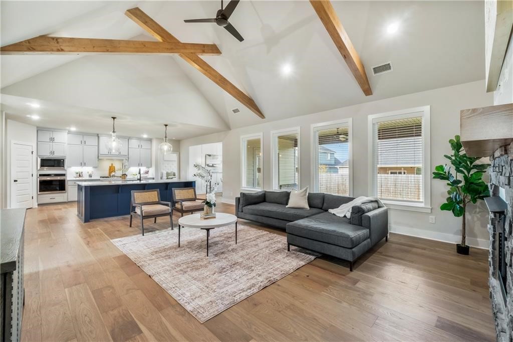 JENNA ESTATES-GRAVETTE - Residential