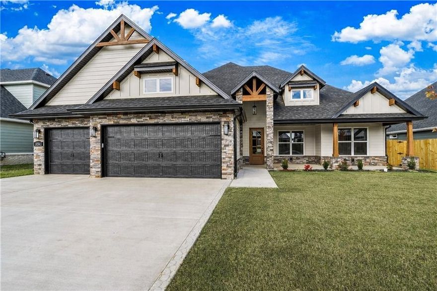 Welcome home to Jenna Estates, Located 11 miles from  downtown Bentonville and right by the new I49 bypass on Lot 24. Build your dream home on a 1 acre lot. This floorplan is the Kenley Plan and you can pick your selections at our design center. It's about a 7 month build process from contract to close.  Preferred lender is offering up to $5000 in lender credits. There is a plan to view at 1260 Red Maple St. in  Maple Estates, Centerton. Buyers may be eligible for up to $5,000 in lender credit when using our preferred lender. Actual credit amount is subject to loan program guidelines and loan amount. See lender for full details and eligibility. For a limited time, builder is offering $2500 toward closing costs!
Photos are of a completed Diamond Estates home and represent the same floor plan, not the actual home.