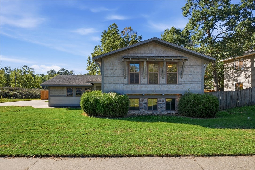 1009 Peak Street