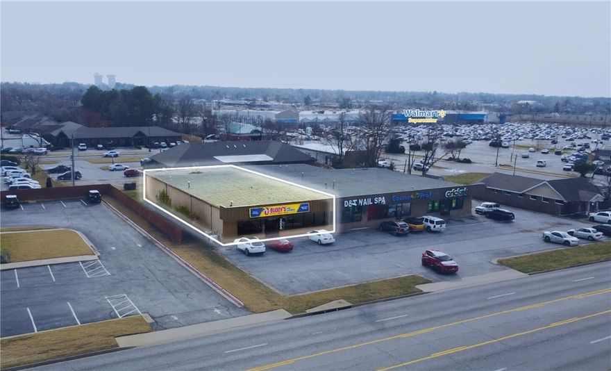 ±5,738 SF of prime retail space is available for lease at $24.00/SF Modified Gross in West Rogers, offering excellent visibility and convenient access to the Walmart Supercenter, Frisco Station Mall, Downtown Rogers, W Walnut Street, and I-49. This flexible, high-exposure location is ideal for retail or service users
seeking a strong presence in a growing commercial corridor.