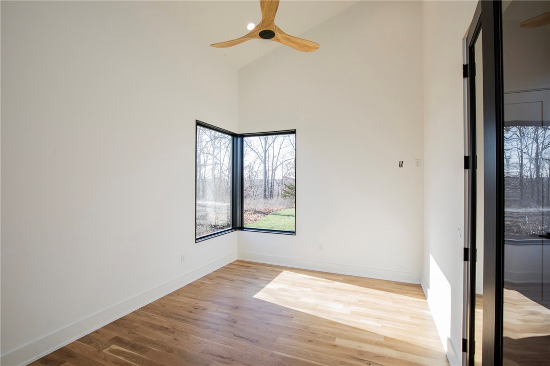 Hawks Landing On Beaver Lake Rurban - Residential