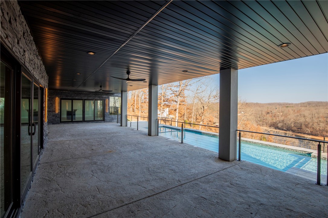 Hawks Landing On Beaver Lake Rurban - Residential